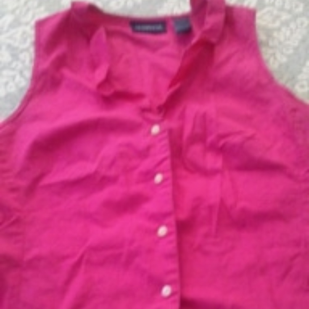 Ladies sleeveless fitted blouse (size 4)